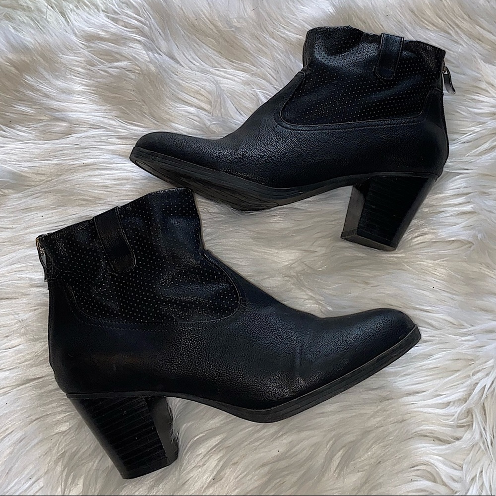 Sam & Libby black synthetic material size 8 M heeled ankle booties